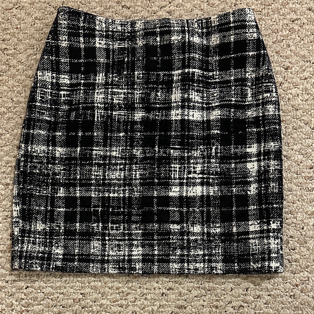 Ann Taylor Black and White Checkered Pencil Skirt 25% wool